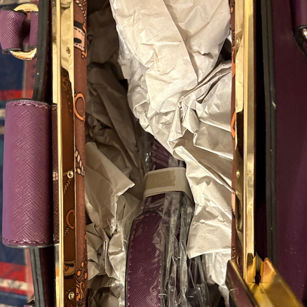 Elegant Purple Handbag - Picture 3 of 3